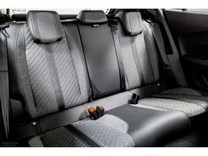 Peugeot 2008 Allure 1.2 Hybrid Auto 110HP - Image 4