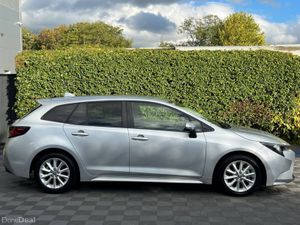 Toyota Corolla TOURING 1.8 HYBRID AUTO // APPLE CA - Image 2
