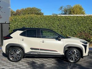 Toyota Yaris Cross Z-SPEC 1.5 HYBRID AUTO // 360 P - Image 2