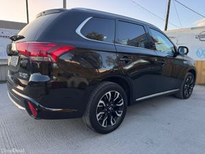 181 Mitsubishi Outlander PHEV 2.0L MIVEC 4WD - Image 3