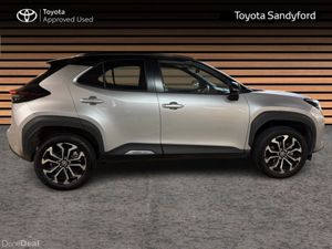 Toyota Yaris Cross LUNA SPORT BI-TONE // REAR CAME - Image 3