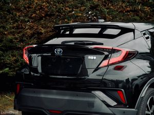 Toyota C-HR Hybrid 2017 |Stylish Hybrid Crossover - Image 4