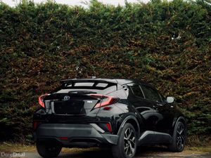 Toyota C-HR Hybrid 2017 |Stylish Hybrid Crossover - Image 3