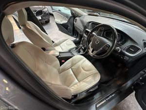 2019 Volvo V40 D3 (150hp) Momentum - Image 4