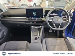 Volkswagen T-Roc Life, Alloys, LED Lights, Sensors - Image 3