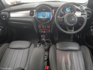 Mini Cooper 5-Door Cooper Exclusive - Image 4