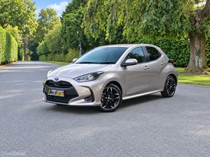 2022 Toyota Yaris 1.5 Petrol Hybrid Automatic Luna - Image 3