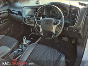 Mitsubishi Outlander 2.4L Plug-in EV Instyle 5 sea - Image 3