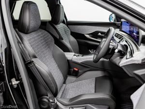 Peugeot 3008 Allure Hybrid Auto 145HP - Image 4