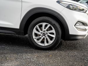 2017 Hyundai Tucson 1.6 GDi SE Nav Petrol Manual - Image 3