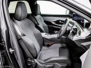 Peugeot 3008 Allure Hybrid Auto 145HP - Image 4