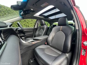 Toyota Camry G-LEATHER PACKAGE 2.5 HYBRID AUTO // - Image 2