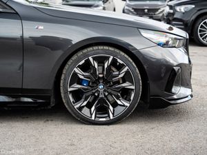 BMW 5-Series 530E M SPORT - Image 3