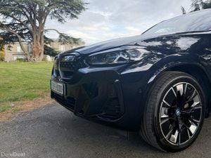 BMW iX3 2023 M SPORT PRO — HARMAN KARDON / HUD - Image 4
