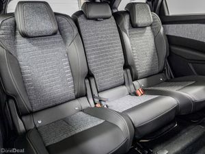 Peugeot 5008 E-Allure 72kWh 210HP - Image 4