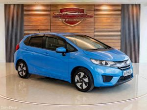 2015 Honda Fit Hybrid / Leather Spec/ CarPlay - Image 2