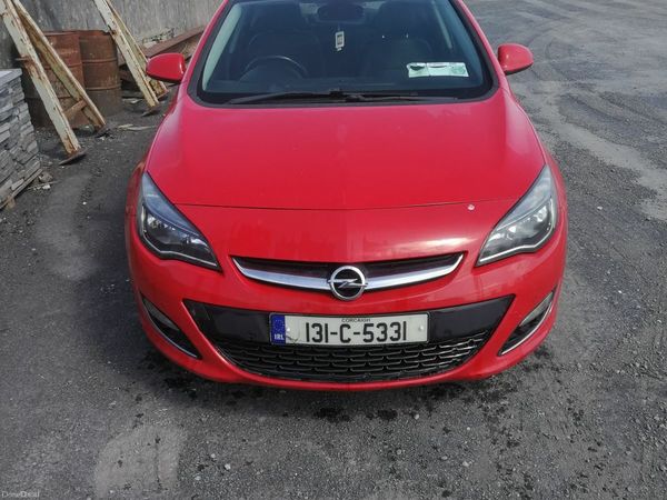 Opel Astra Hatchback, Diesel, 2013, Red