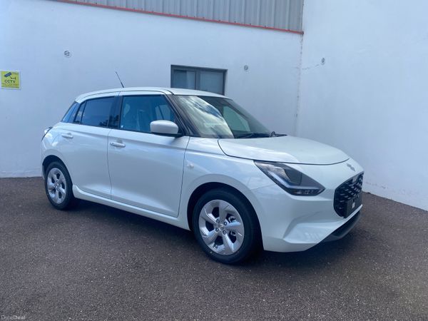 Suzuki Swift Hatchback, Petrol Hybrid, 2025, White