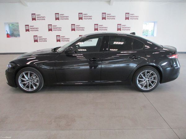 Alfa Romeo Giulia Saloon, Petrol, 2024, Black