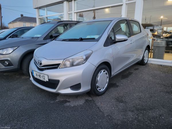 Toyota Yaris Hatchback, Petrol, 2014, Silver