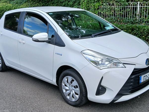 Toyota Vitz Hatchback, Petrol Hybrid, 2017, White