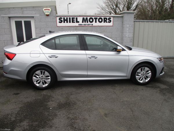 Skoda Octavia Hatchback, Petrol, 2022, Silver
