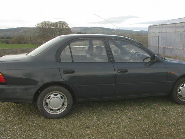 Toyota Corolla Saloon, Petrol, 1993, Grey