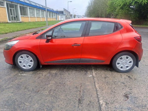 Renault Clio Hatchback, Petrol, 2014, Red