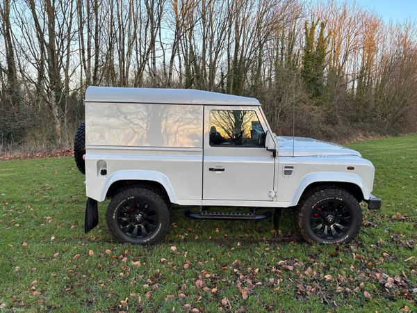 Land Rover Defender SUV, Diesel, 2013, White
