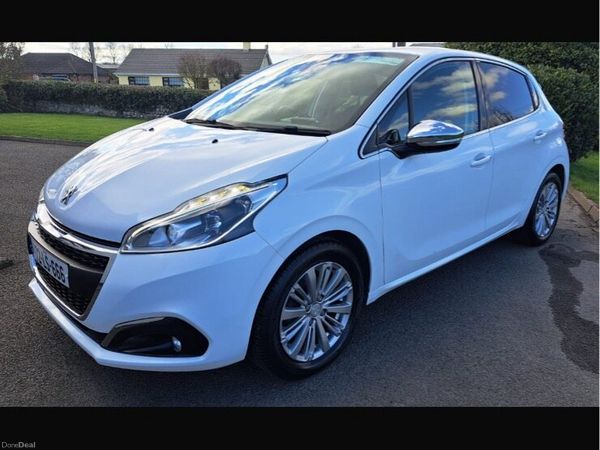 Peugeot 208 Hatchback, Diesel, 2017, White