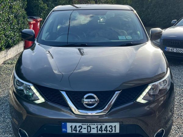 Nissan Qashqai Hatchback, Diesel, 2014, Brown