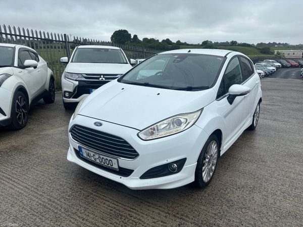 Ford Fiesta Hatchback, Petrol, 2014, White