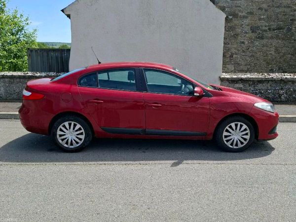 Renault Fluence Saloon, Diesel, 2016, Red