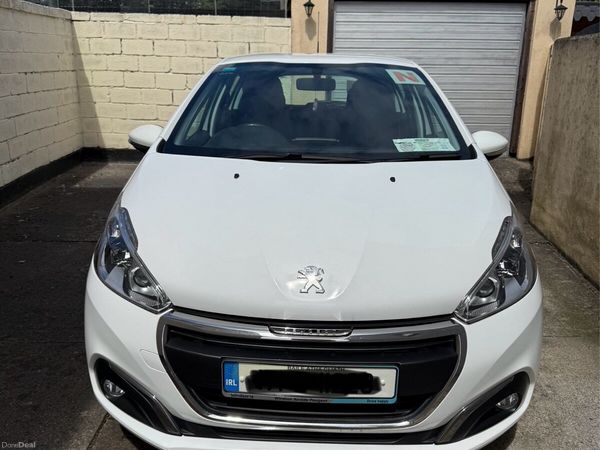 Peugeot 208 Hatchback, Petrol, 2017, White