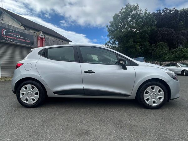 Renault Clio Hatchback, Petrol, 2015, Silver