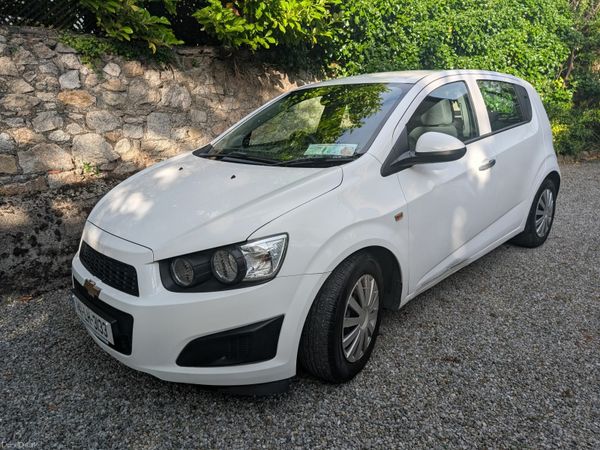 Chevrolet Aveo Hatchback, Petrol, 2014, White
