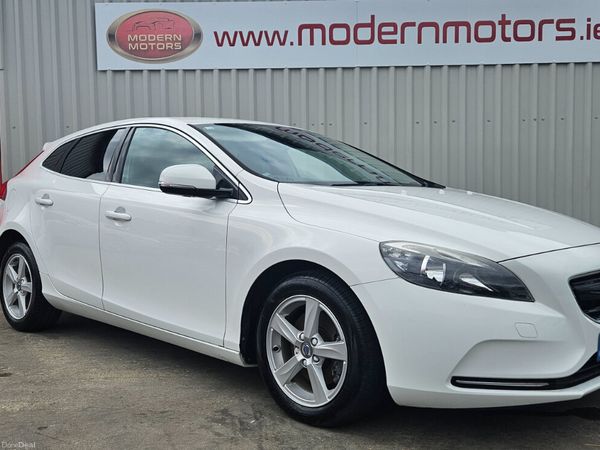 Volvo V40 Hatchback, Petrol, 2015, White