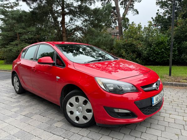Opel Astra Hatchback, Diesel, 2014, Red