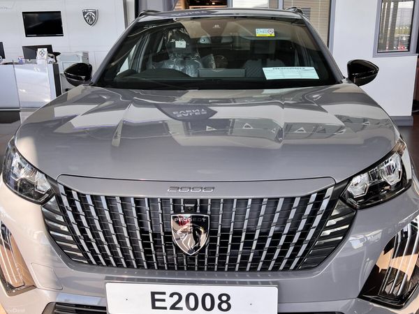 Peugeot 2008 SUV, Electric, 2025, Grey