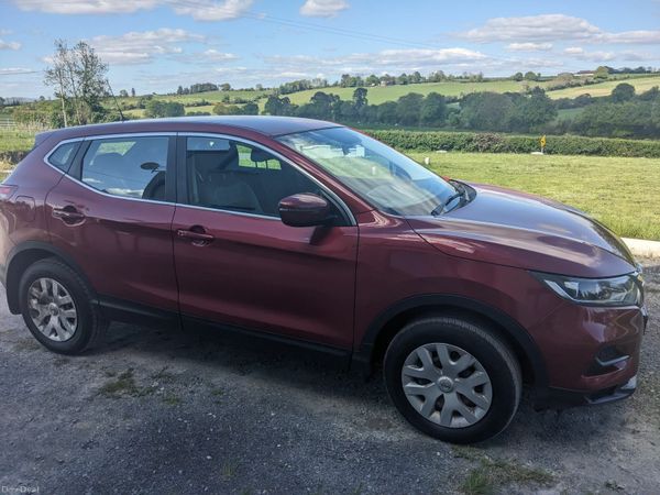 Nissan Qashqai MPV, Diesel, 2018, Red