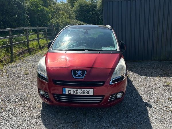 Peugeot 5008 MPV, Diesel, 2012, Red