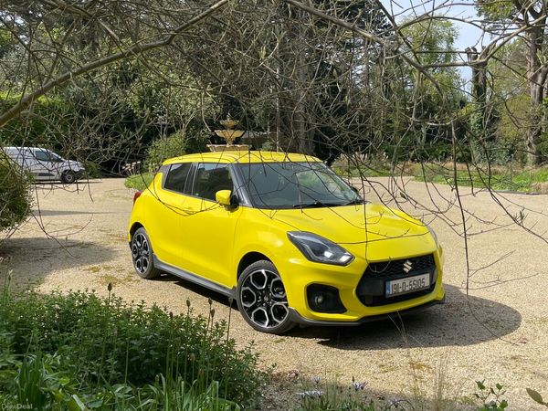 Suzuki Swift Hatchback, Petrol, 2019, Yellow
