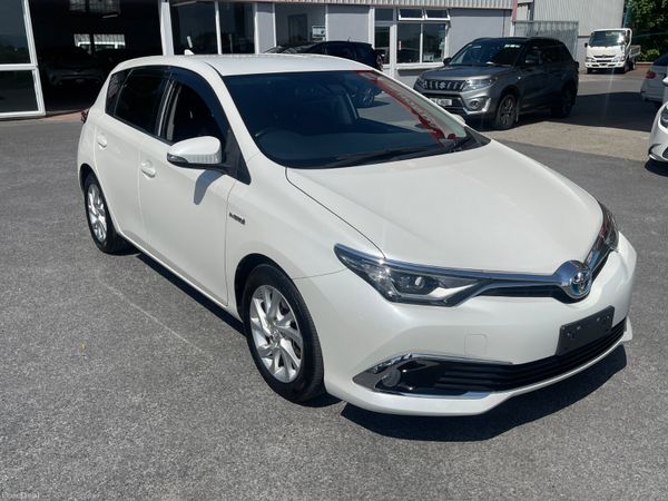 Toyota Auris Hatchback, Petrol Hybrid, 2016, White