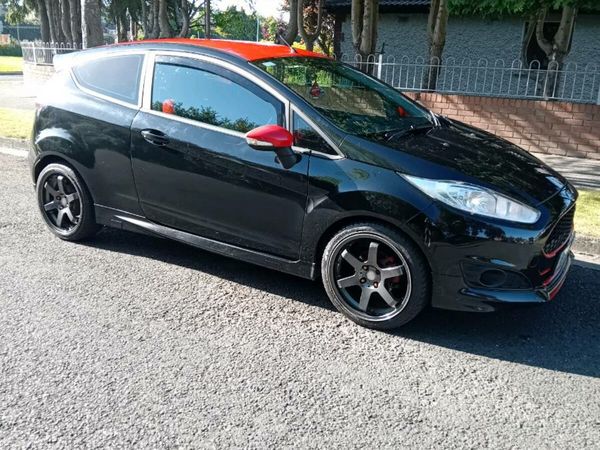 Ford Fiesta Hatchback, Petrol, 2016, Black