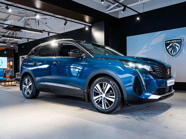 Peugeot 3008 MPV, Petrol, 2023, Blue