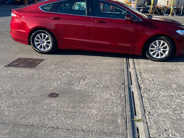 Ford Mondeo Hatchback, Diesel, 2015, Red