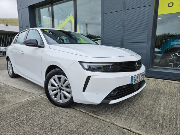 Opel Astra Hatchback, Petrol, 2024, White