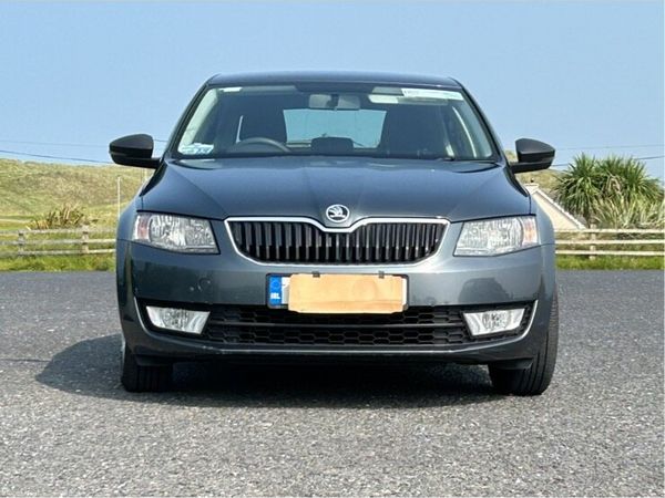Skoda Octavia Saloon, Diesel, 2016, Grey