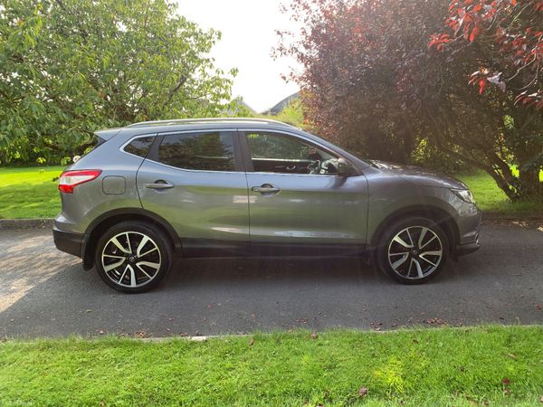 Nissan Qashqai Hatchback, Diesel, 2015, Grey