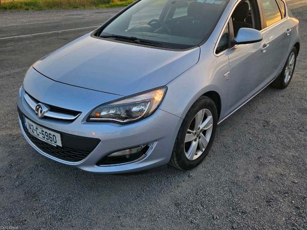 Vauxhall Astra Hatchback, Petrol, 2014, Silver